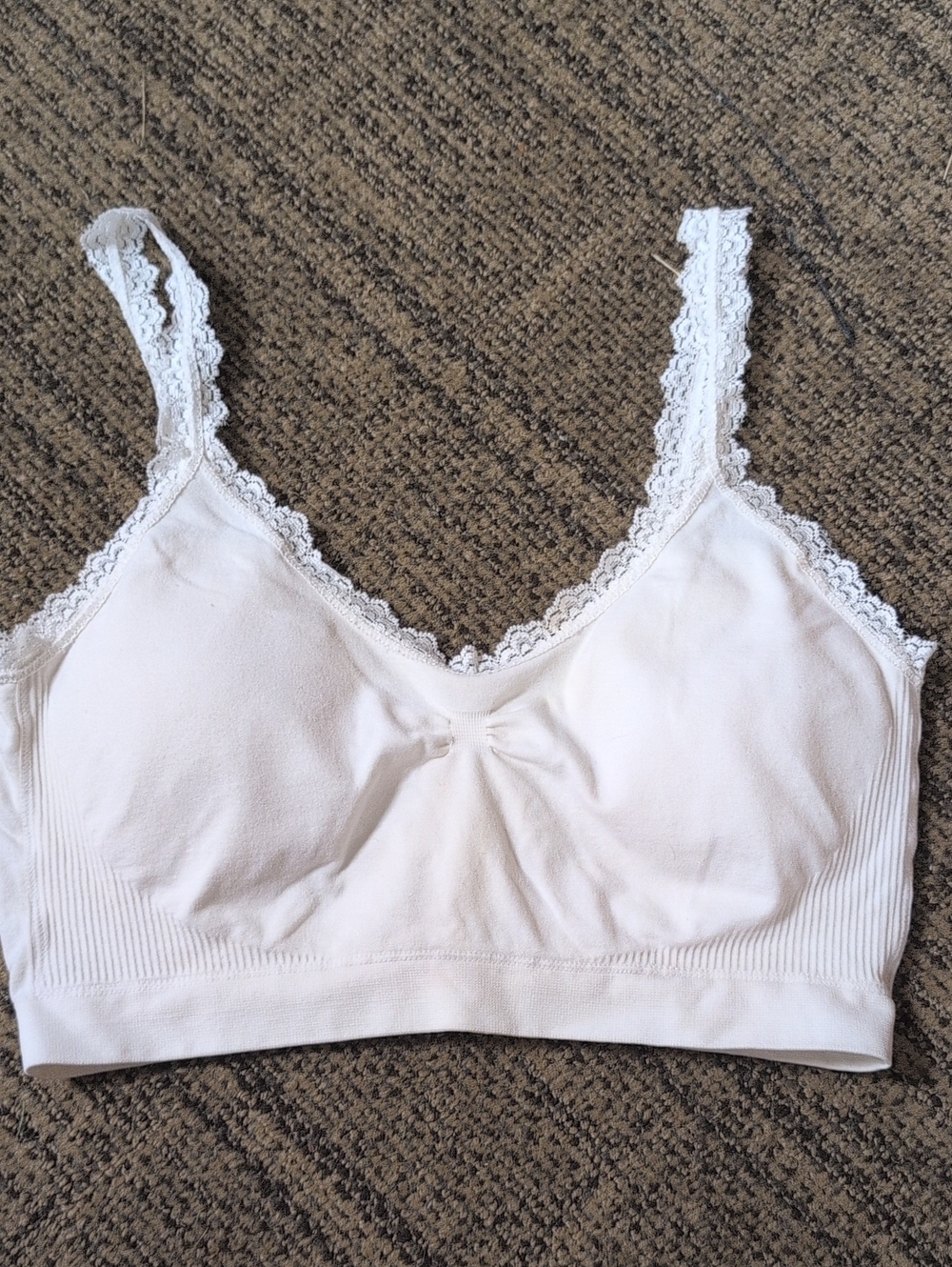 Soft Lace-Edge Wireless Bralette in White